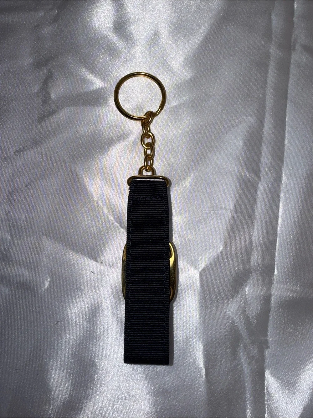 Salvatore Ferragamo Vara Navy Grosgrain Bow Gold Tone Keychain Made in Italy w/